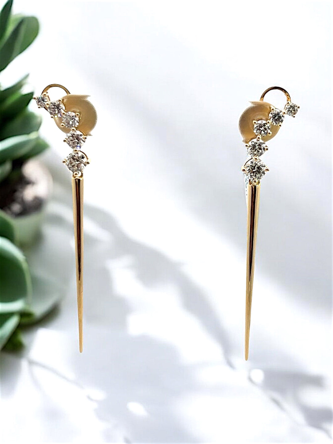 DIAMOND AND YELLOW GOLD HANGING EARRING