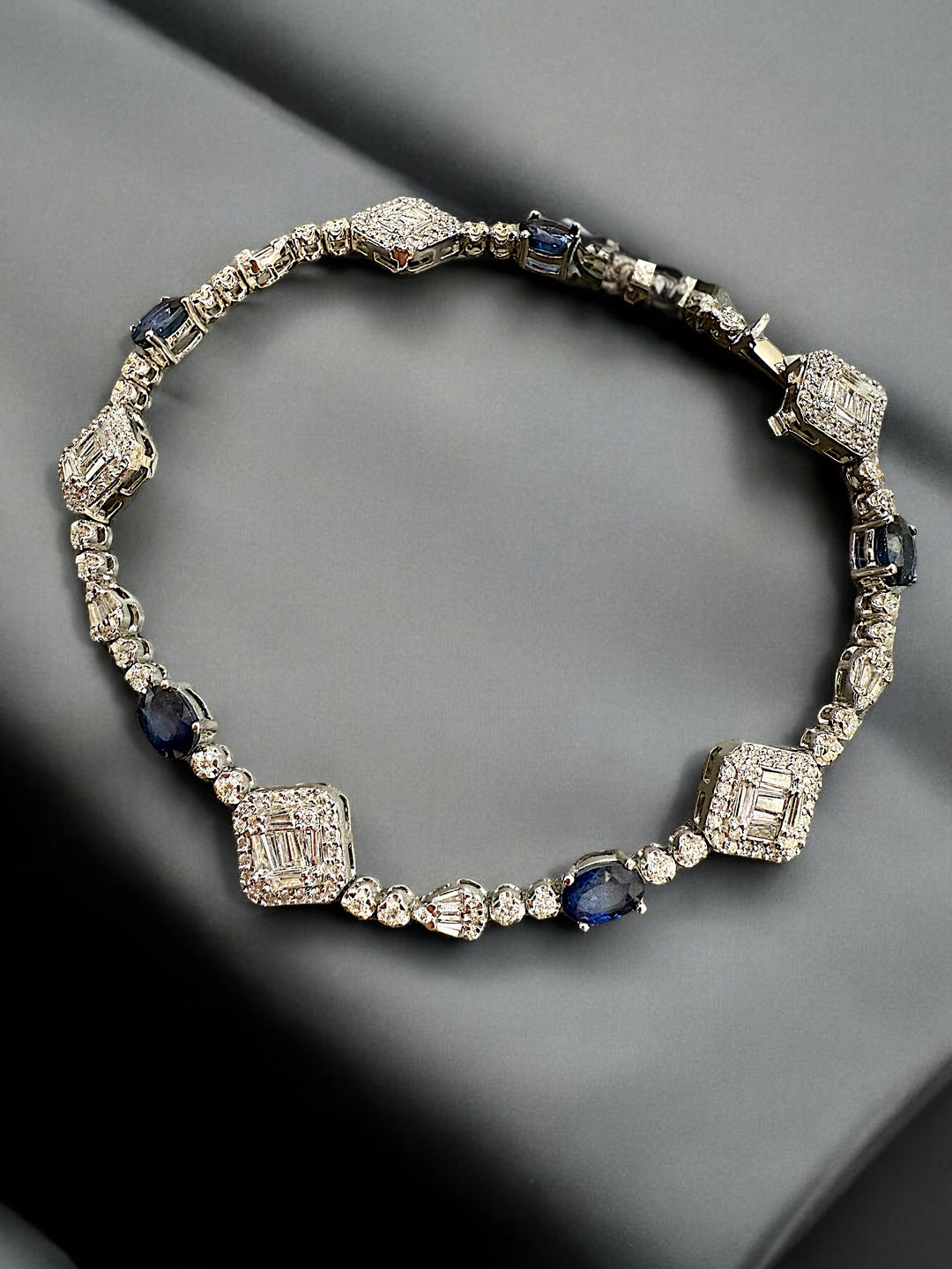 Diamond shaped Tennis bracelet with sapphire