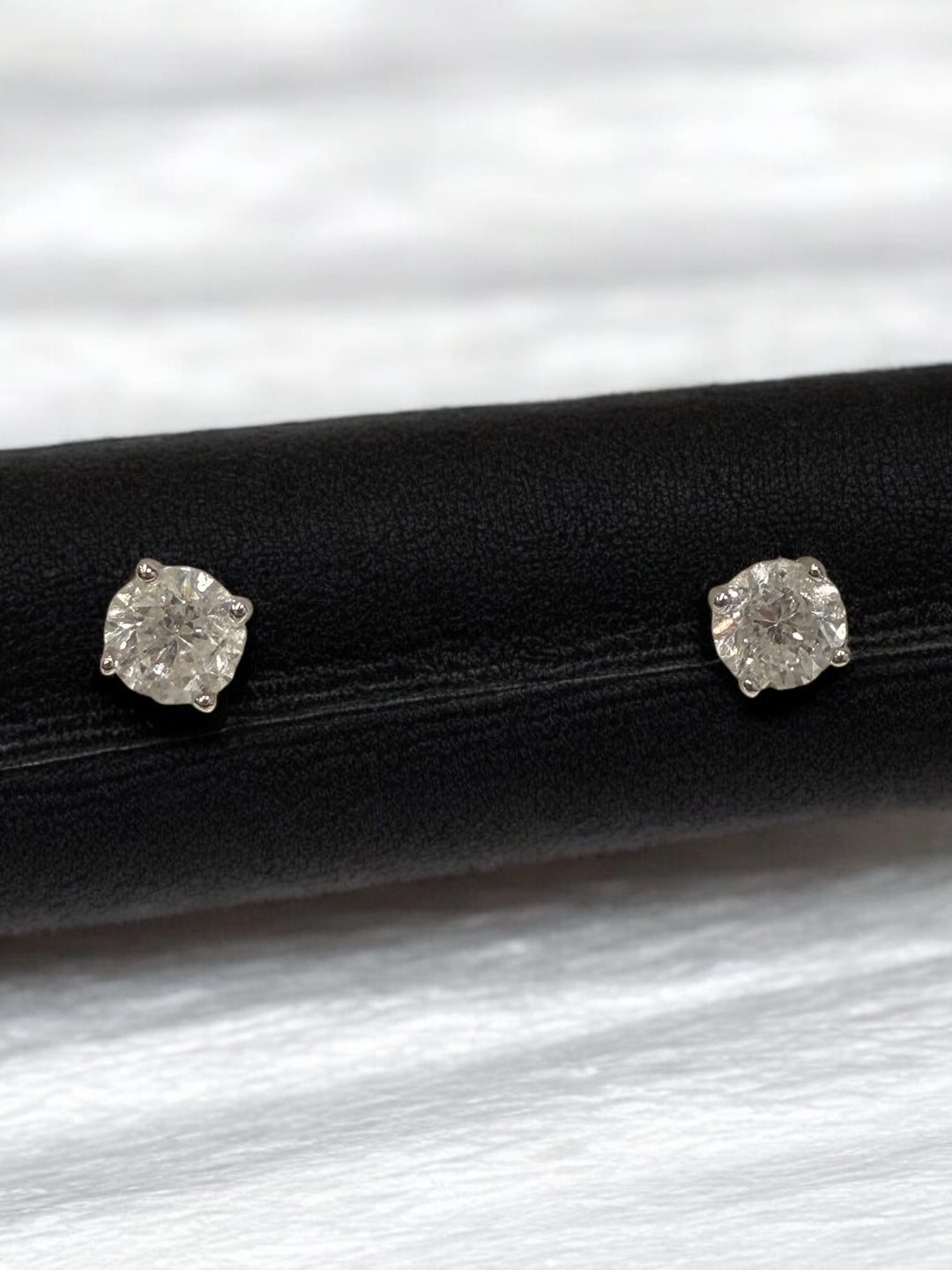 0.86 ctw Natural Diamond Studs